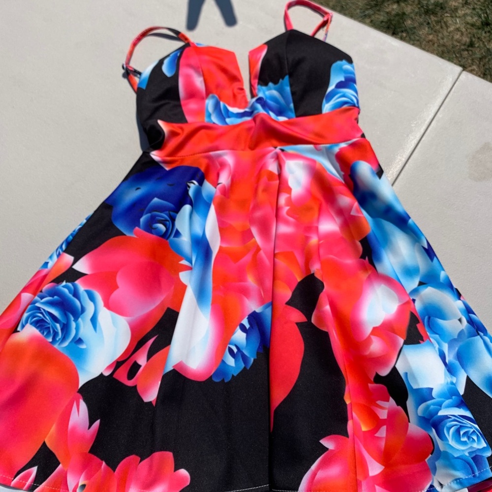 Dress - Picture 1 of 3